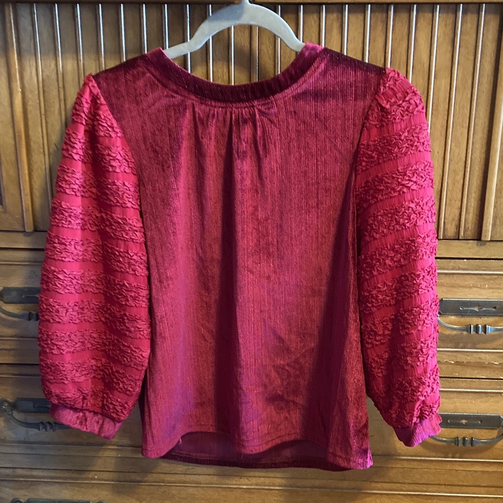 VOY Elegant Deep Red Women's Velvet Top with Patterned Sleeves